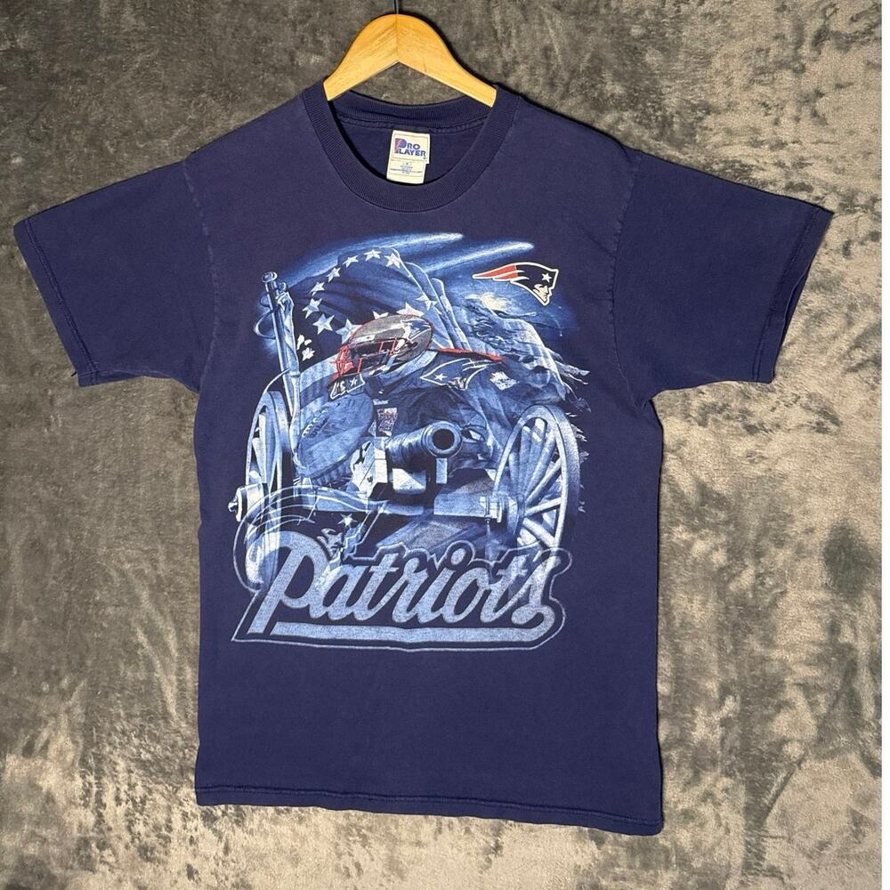 Vintage 90s New England Patriots T Shirt Pro Player Medium NFL Cannon Graphic